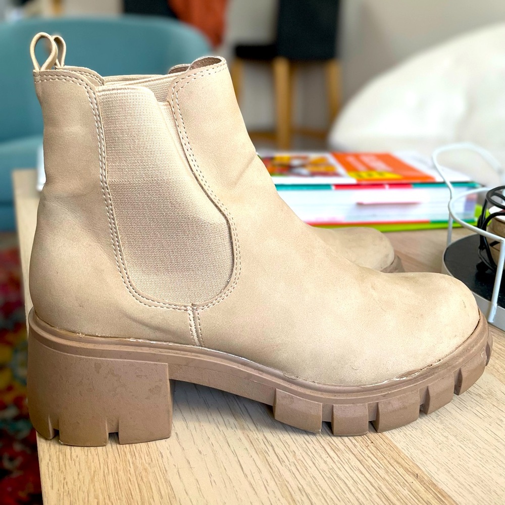 madden girl Lug Sole Chelsea Boot